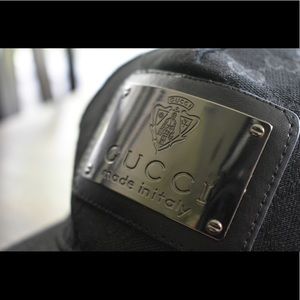 gucci hat with metal plate